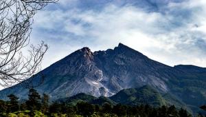 Balai Penyelidikan Kebencanaan Geologi Sebut Status Aktivitas Gunung Merapi Naik Level III