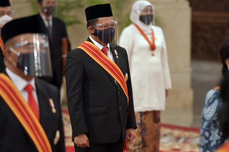 Mendagri Muhammad Tito Karnavian Terima Bintang Mahaputera Adipradana dari Presiden Jokowi