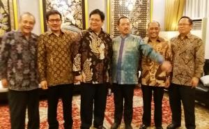 Selamat! Menko Airlangga Terima Bintang Mahaputera Adipradana dari Jokowi