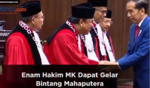 Beri Bintang Mahaputra ke 6 Hakim MK, LBH Nilai Jokowi Terlalu Politis