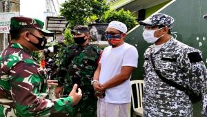 Heboh! Aksi Nekat FPI Sempat Hadang Petugas Gabungan TNI -Polri di Rumah Rizieq Shihab