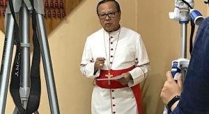 Diikuti Kardinal dan 17 Uskup, Lari Demi Guru Honorer