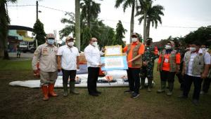 Kepala BNPB Berikan Bantuan Dana DSP 500 Juta untuk Korban Banjir Deli Serdang