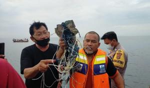Tim Gabungan Temukan Bagian Pesawat Sriwijaya SJ 182