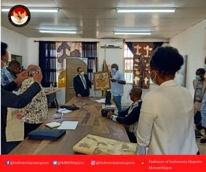 Duta Besar Herry Sudradjat Melakukan Kunjungan Kebudayaan ke ISArC