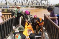 Marinir Evakuasi Mayat Korban Banjir Yang Hanyut di Sungai Batang Kabupaten Banjar