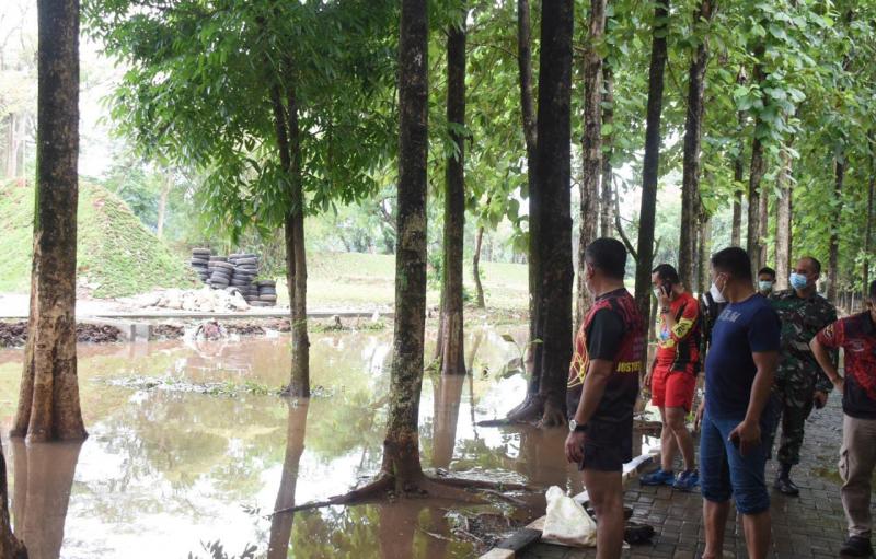 Danpasmar 1 Tinjau Lokasi Banjir di Komplek Perumahan Prajuritnya