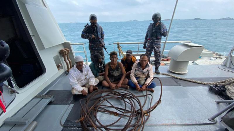 TNI AL Amankan Perahu Diduga Pelaku Pencurian di Tongkang
