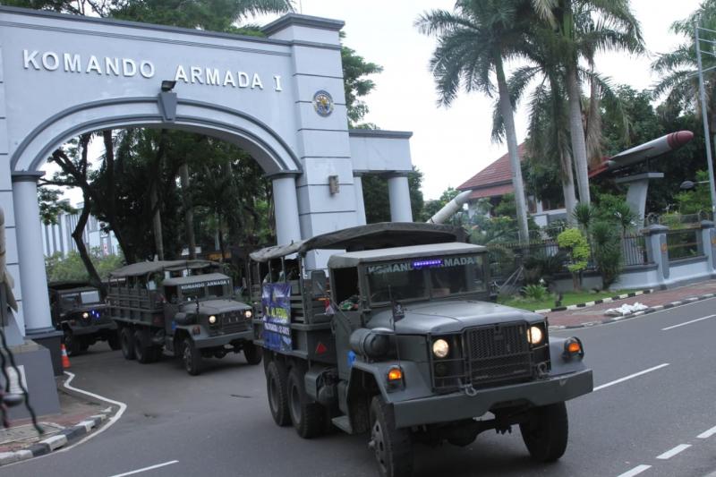 TNI AL Berangkatkan Satgas Penanggulangan Banjir ke Babakan Bekasi