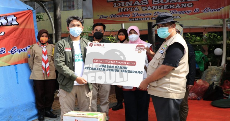 Peduli Sesama, SiCepat Ekspres Salurkan Bantuan untuk Korban Banjir di Periuk Tangerang