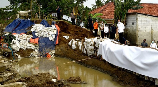 Tangggul Jebol di Bekasi, Presiden Beri Waktu Dua Hari untuk Dibereskan