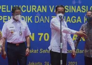 Jokowi Pantau Langsung Vaksinasi Covid-19 Untuk Para Guru