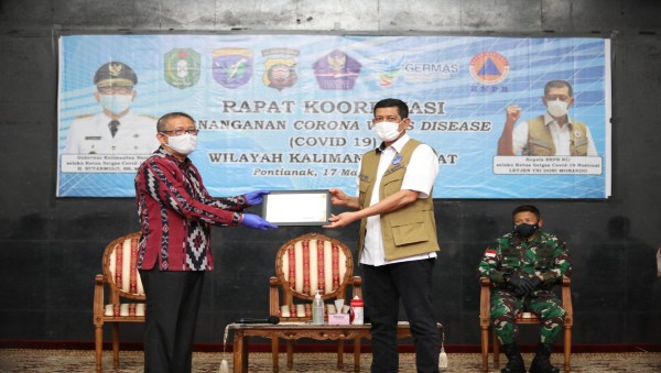 BNPB Salurkan Bantuan 2,3 Miliar untuk Penanganan Covid-19 di Kalimantan Barat