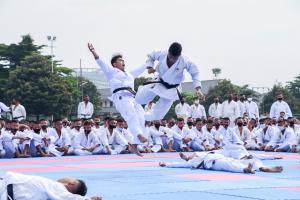Peringati HUT Ke-50, Ketua Umum INKAI Berlatih Karate Bersama Prajurit Petarung Pasmar 1