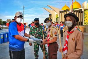 Sambut Peringatan ke-75 Hari TNI AU, Lanud RHF dan Saka Pramuka se-Tanjungpinang Bersihkan Taman Gurindam