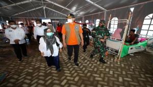 Kunjungi RS Darurat Lapangan Mamuju, Doni Monardo Serahkan Bantuan 4 Miliar