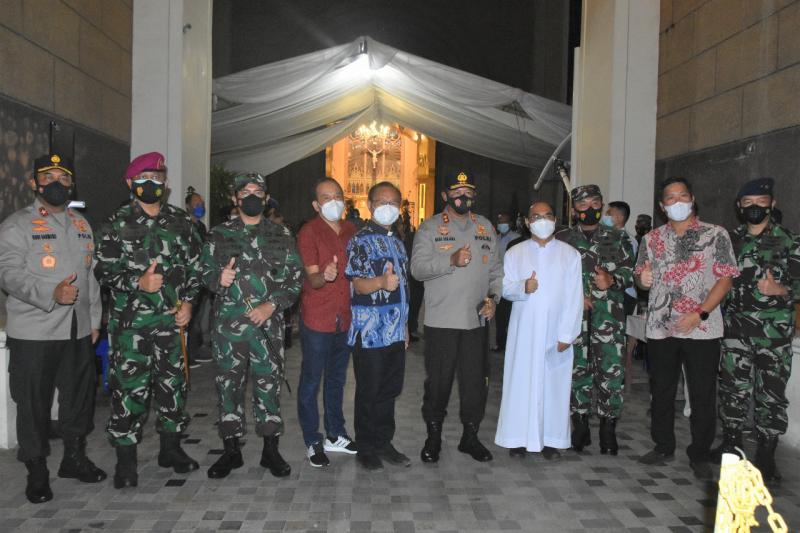 Pangdam XIII Merdeka Bersama Gubernur dan Kapolda Sulut Tinjau Pengamanan Gereja