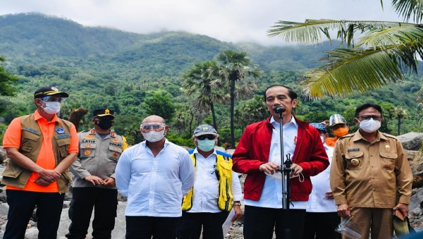 Presiden Jokowi Kunjungi Lembata NTT, Pastikan Kebutuhan Korban Bencana Tercukupi