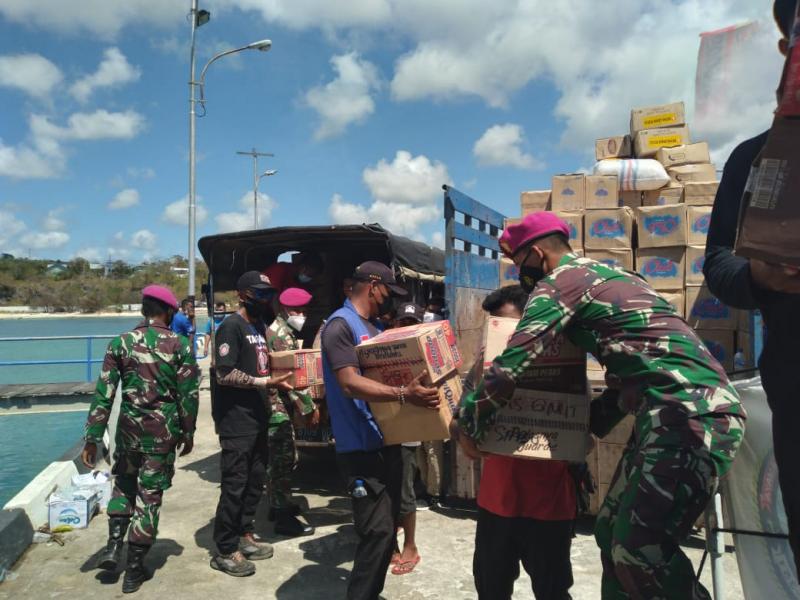 TNI AL Terus Mengerahkan Kapal Perang Bantu Angkut Bantuan Ke NTT