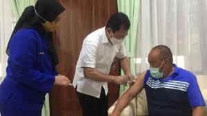 Percaya! Aburizal Bakrie Disuntik Vaksin Nusantara oleh Terawan