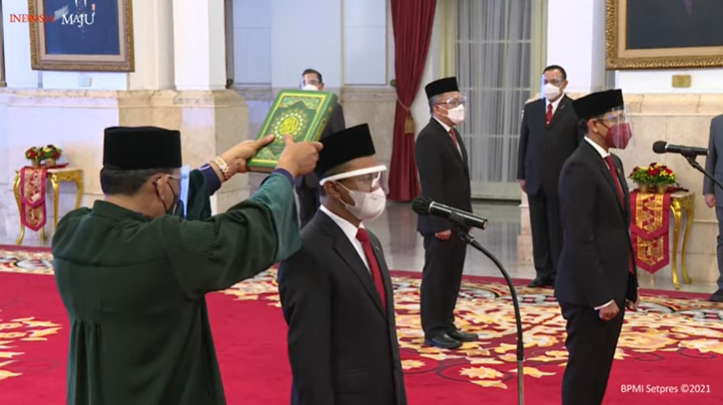 Presiden Jokowi Lantik Menteri Investasi, Mendikbudristek, dan Kepala BRIN