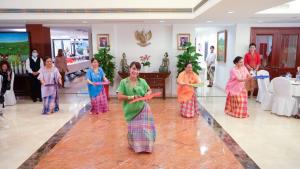 Ketika Wonderful Indonesia Dipromosikan di Depan Istri-Istri Duta Besar dan Duta Besar Wanita di Beijing