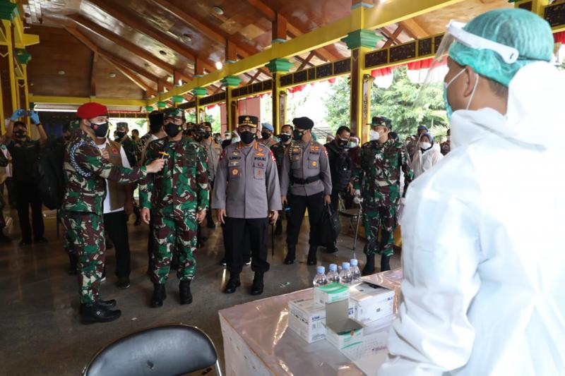 Panglima TNI Tinjau Serbuan Vaksinasi Covid-19 di Kabupaten Bangkalan