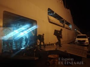 KRI Makassar 590 BKO Kolinlamil Debarkasi Pasukan Raider 412, Amankan Perbatasan Papua