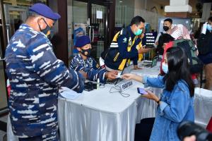 Jajaran TNI AL Laksanakan Serbuan Vaksinasi Bersama TNI-Polri, KKP dan Dinkes