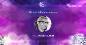 Rufinus Lahur, Tokoh Berpengaruh Asal Manggarai Terima Lifetime Achiement Award dari Binus University