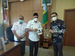 PTPN VI Serahkan Sertifikat Eks PIR Durian Luncuk