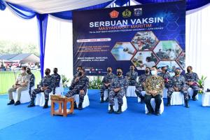 Ribuan Warga Marunda Terima Vaksinasi dari TNI AL