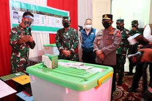Panglima TNI Hadi Tjahjanto Pastikan Obat Bantuan Pemerintah Terdistribusi Dukung 54 Nakes