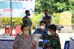 Lanud Silas Papare Peringati Hari Bhakti ke-74 TNI AU, Laksanakan Serbuan Vaksinasi Massal