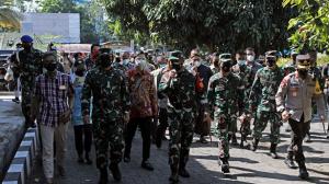 Tinjau Lokasi Isoman Terpusat Asrama Haji Donohudan, Panglima TNI: Wujud Negara Hadir Jamin Keselamatan Warga