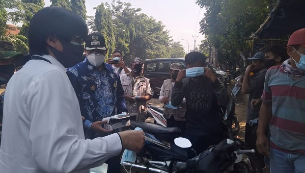 KSP Gencarkan Gerakan Bagi-bagi Masker "Dari Pintu Ke Pintu" di Bekasi