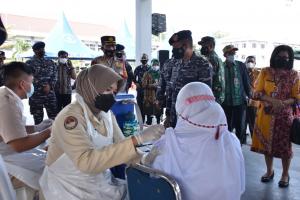 Mako Kolinlamil Menjadi Lokasi Serbuan Vaksin Maritim TNI AL Go To School