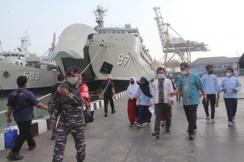 Mau Naik Kapal Perang ? Ayo Ikut Serbuan Vaksin Maritim TNI AL Go To School ke Kolinlamil