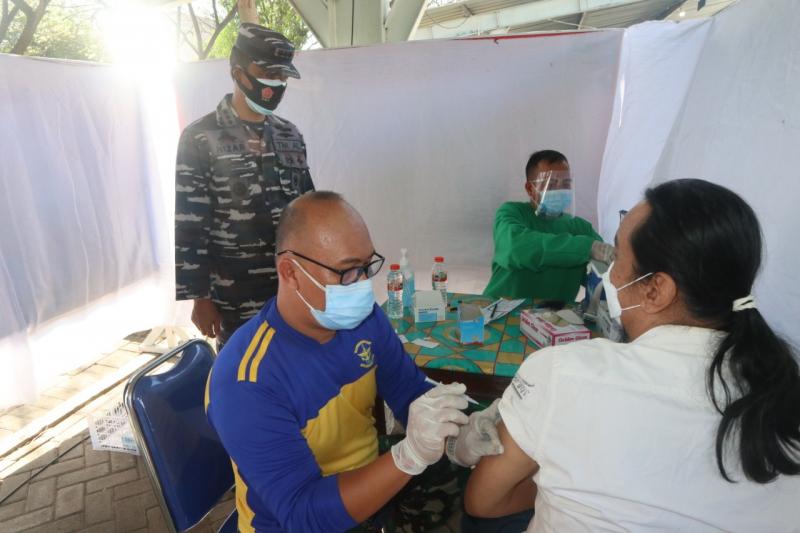 Satlinlamil 2 Surabaya Gencar Serbuan Vaksin Maritim TNI AL