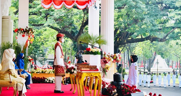 Pimpin Upacara HUT RI di Istana, Ini Pakaian Adat yang Dikenakan Presiden Jokowi