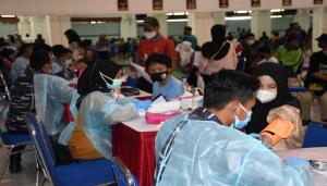 TNI AL Kerjasama dengan IPDN Gelar Serbuan Vaksinasi Gratis