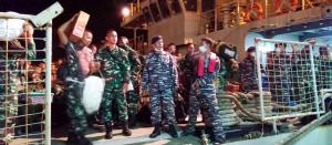 KRI Teluk Lada 521 BKO Kolinlamil Debarkasi Satgas Pamtas Papua Yonif 754 Raider