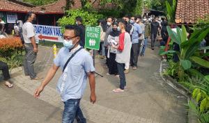 Karyawan PNM Ikut Vaksinasi di Balai Sarwono, Jakarta Selatan