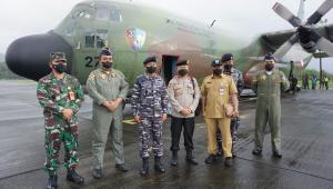Satgas Vaksinasi Covid-19 Papua TNI AL dan IPDN Transit di Ambon