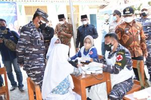 Peringati HUT TNI AL ke 76, Serbuan Vaksin Maritim TNI AL Kolinlamil Sasar Lembaga Pendidikan