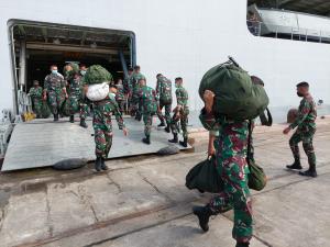 KRI Banjarmasin 592 Dukung Yonif 700 Raider Purna Tugas Satgas Pamtas Papua