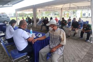 Satlinlamil 2 Kolinlamil TNI AL Terus Layani Vaksinasi Bagi Warga Surabaya Utara