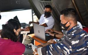 TNI AL Terus Lakukan Vaksinasi Warga Pesisir Baguala