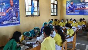 Siswa - siswi SMA St. Maria Iteng Manggarai Antusias Ikuti Vaksinasi Covid-19 Tahap I