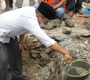 Bupati Tanah Datar Eka Putra Letakan batu Pertama Pembangunan Pasar Sumanik Kecamatan Salimpaung